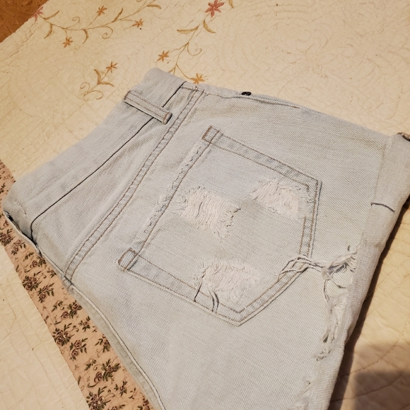 Denim distressed shorts - Picture 4 of 5